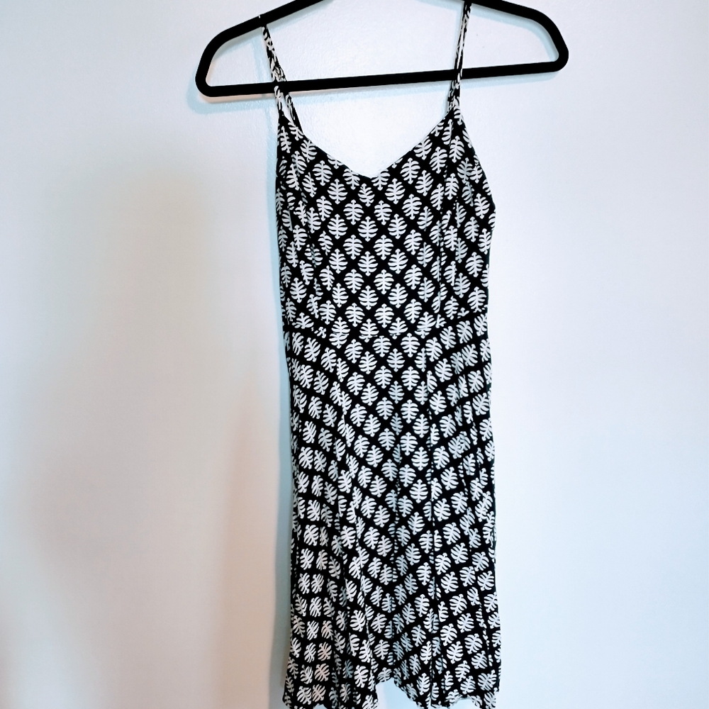 Old Navy sundress with full skirt and shirred back size small